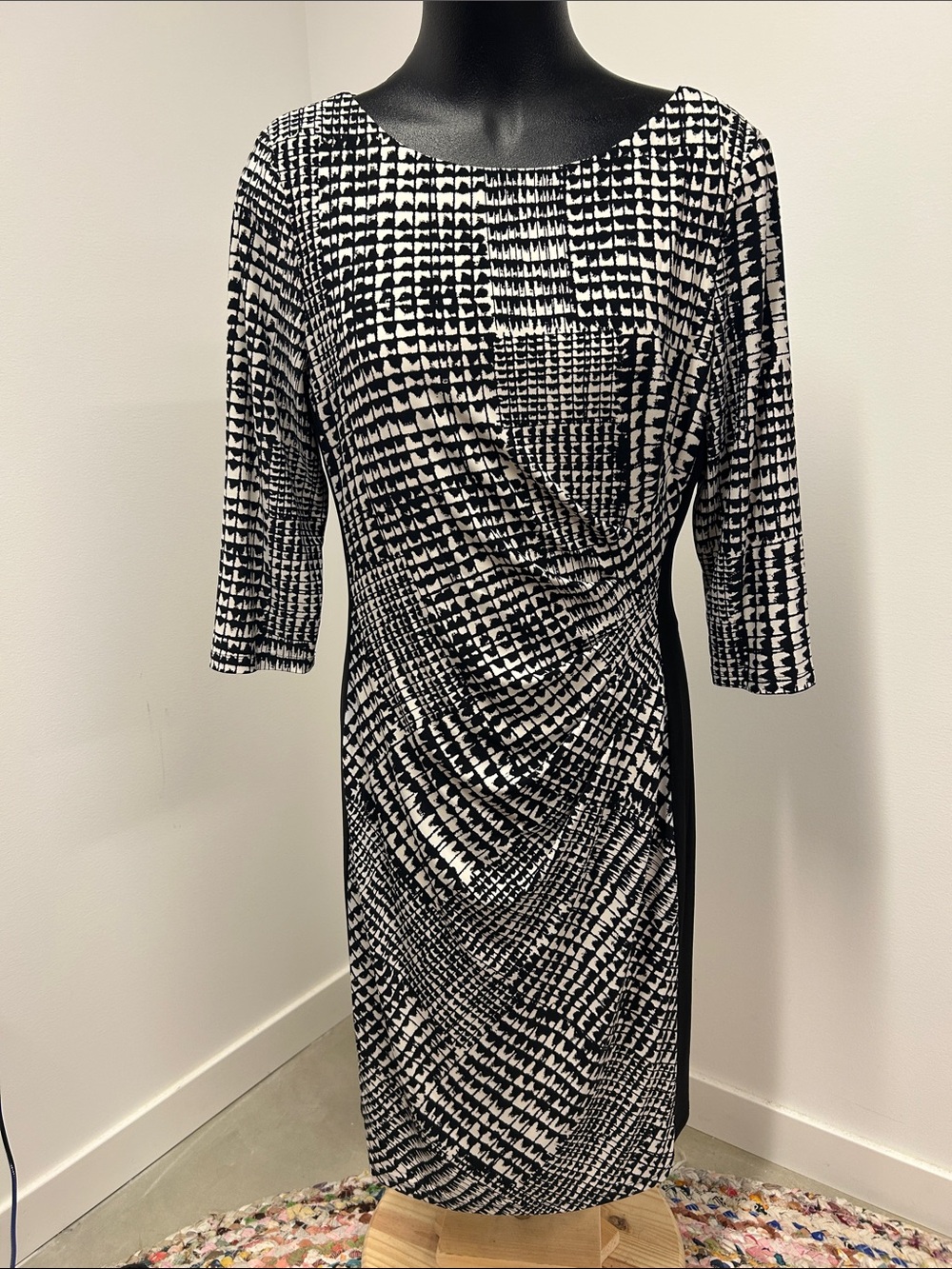 Lauren Ralph Lauren Black White Abstract Sheath Dress Ruched 3/4 sleeves